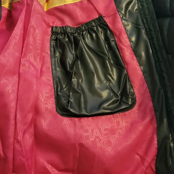 Women's Petite black puffer trench jacket - Picture 6 of 7